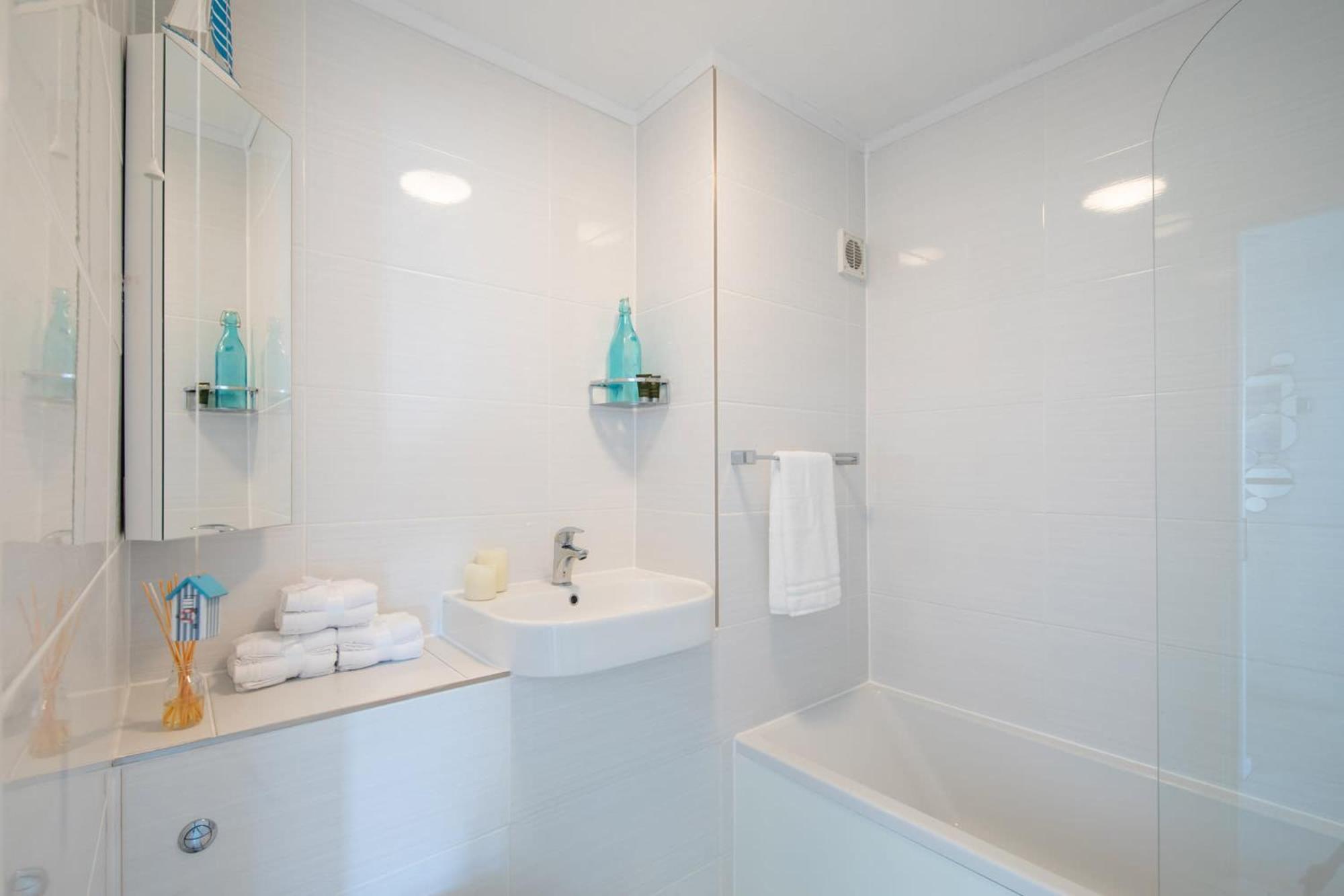 High-End Beachfront Getaway Sea View King Bed Ист-Уиттеринг Экстерьер фото