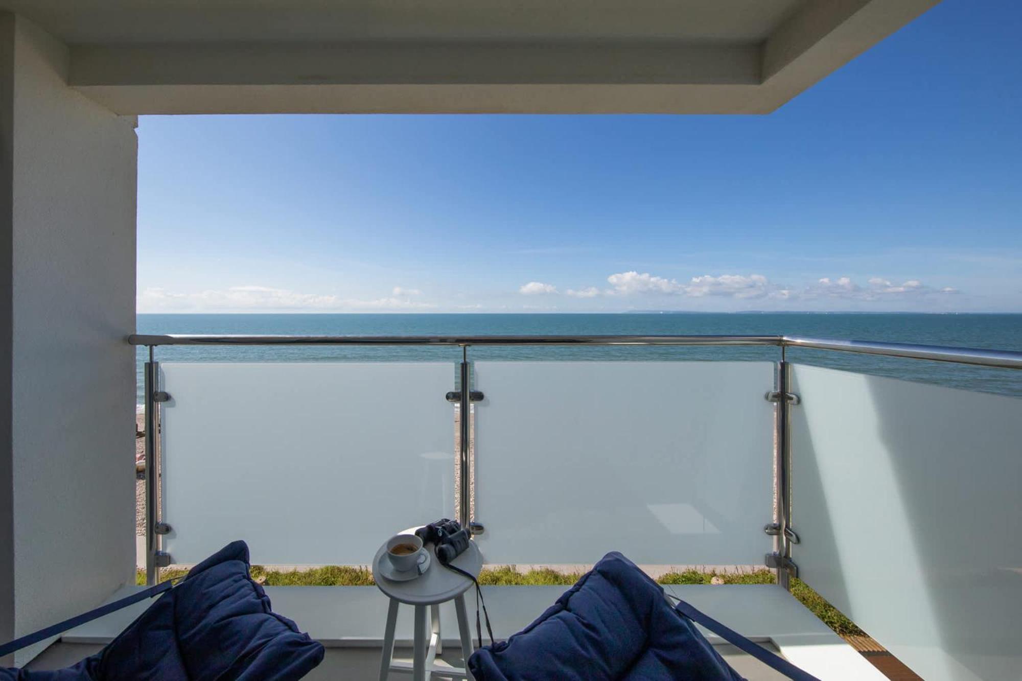 High-End Beachfront Getaway Sea View King Bed Ист-Уиттеринг Экстерьер фото