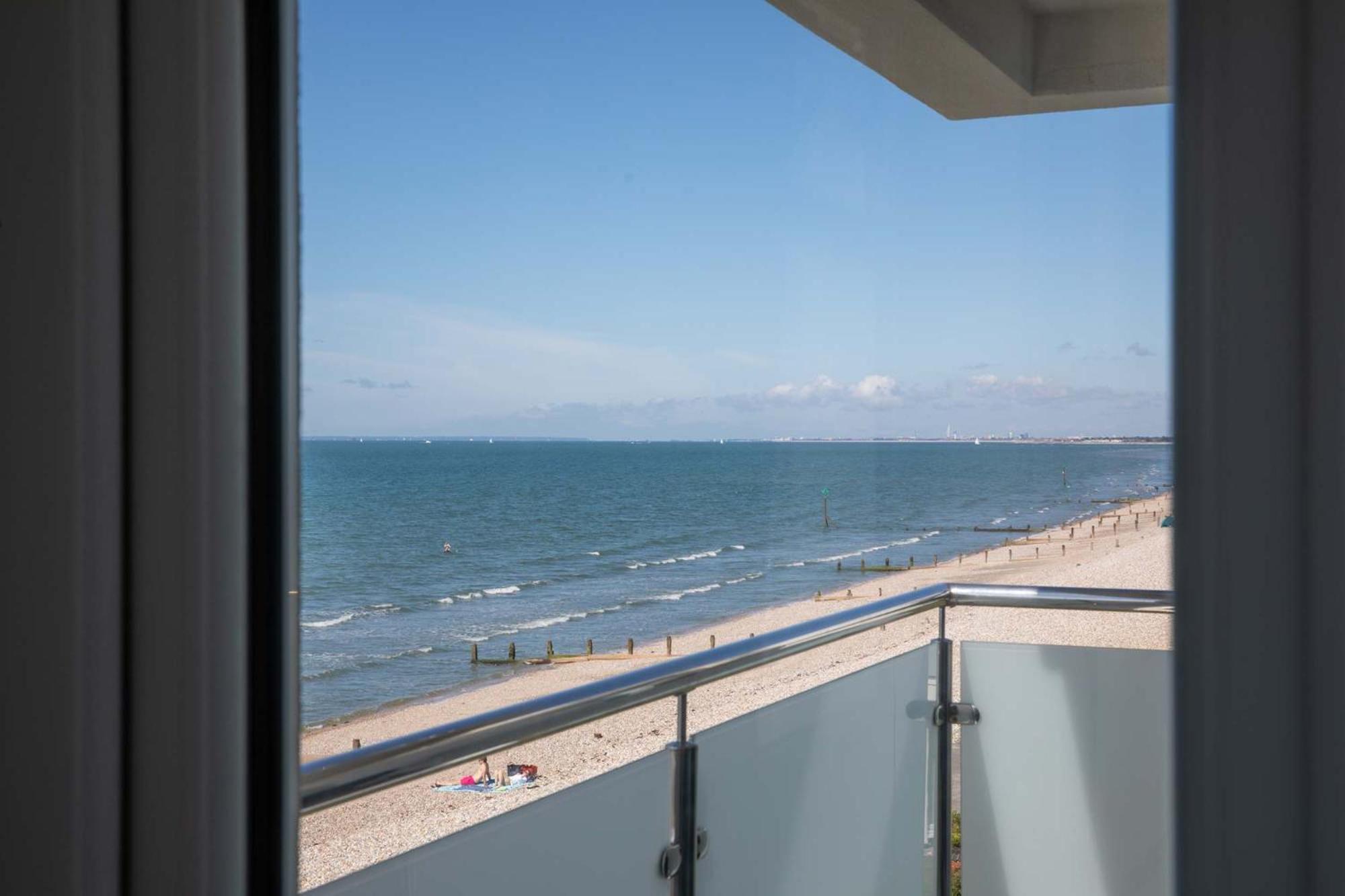 High-End Beachfront Getaway Sea View King Bed Ист-Уиттеринг Экстерьер фото